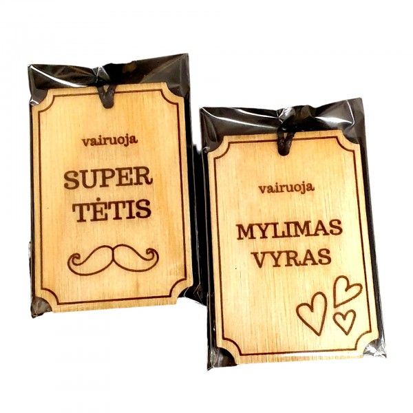 KVAPAS AUTOMOBILIUI "TĖTIS/VYRAS" (MEDINĖ KORTELĖ)